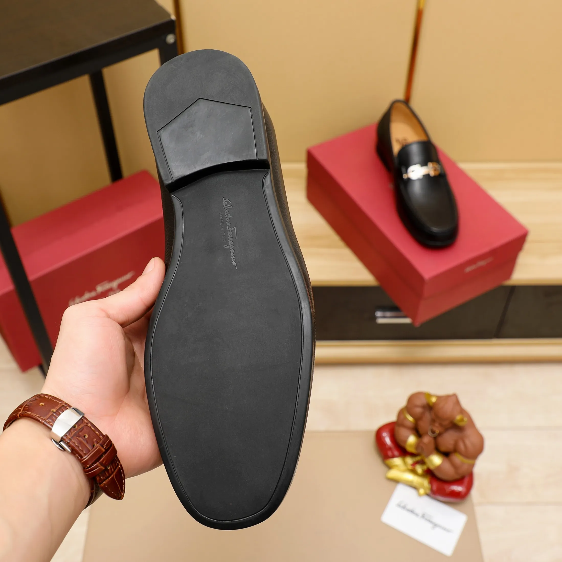 Men's clothing and shoes 💰460 🔥Ferragamo's new men's casual slip-on shoes🇨🇳Official website original 1:1 mold opening, original quality💯Fine workmanship, high-end luxury☘The upper is made of imported Italian first-layer cowhide🌴Luxury🐂leather lining🍓Rubber wear-resistant and non-slip outsole, breathable and comfortable to wear🍍The first choice for high-end men, black, size 38-45